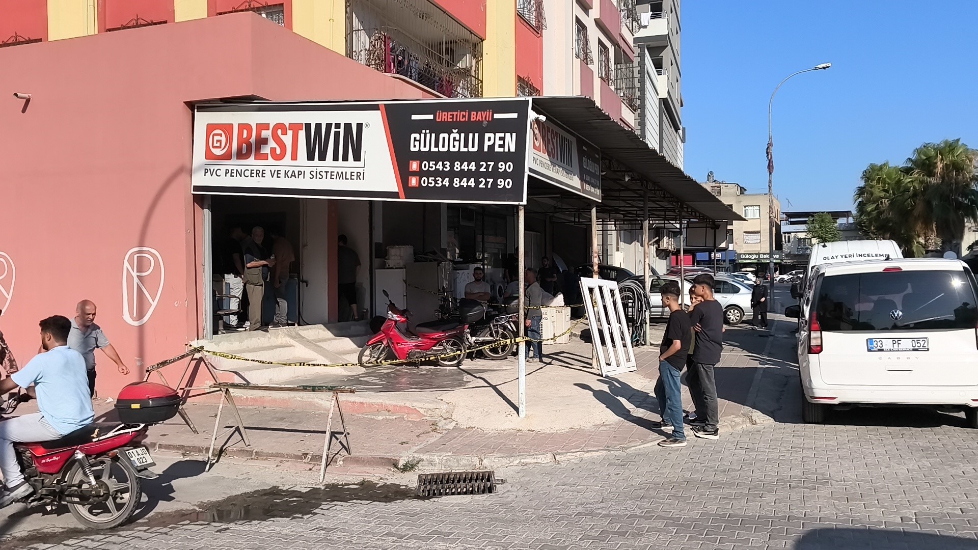 İş yerinde taburede otururken silahlı saldırıya uğrayan esnaf ağır yaralandı