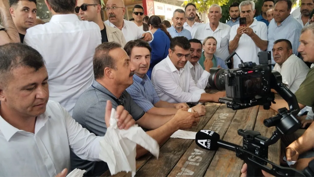 Anahtar Parti Genel Başkanı Ağıralioğlu Karaisalı’da vatandaşlarla buluştu