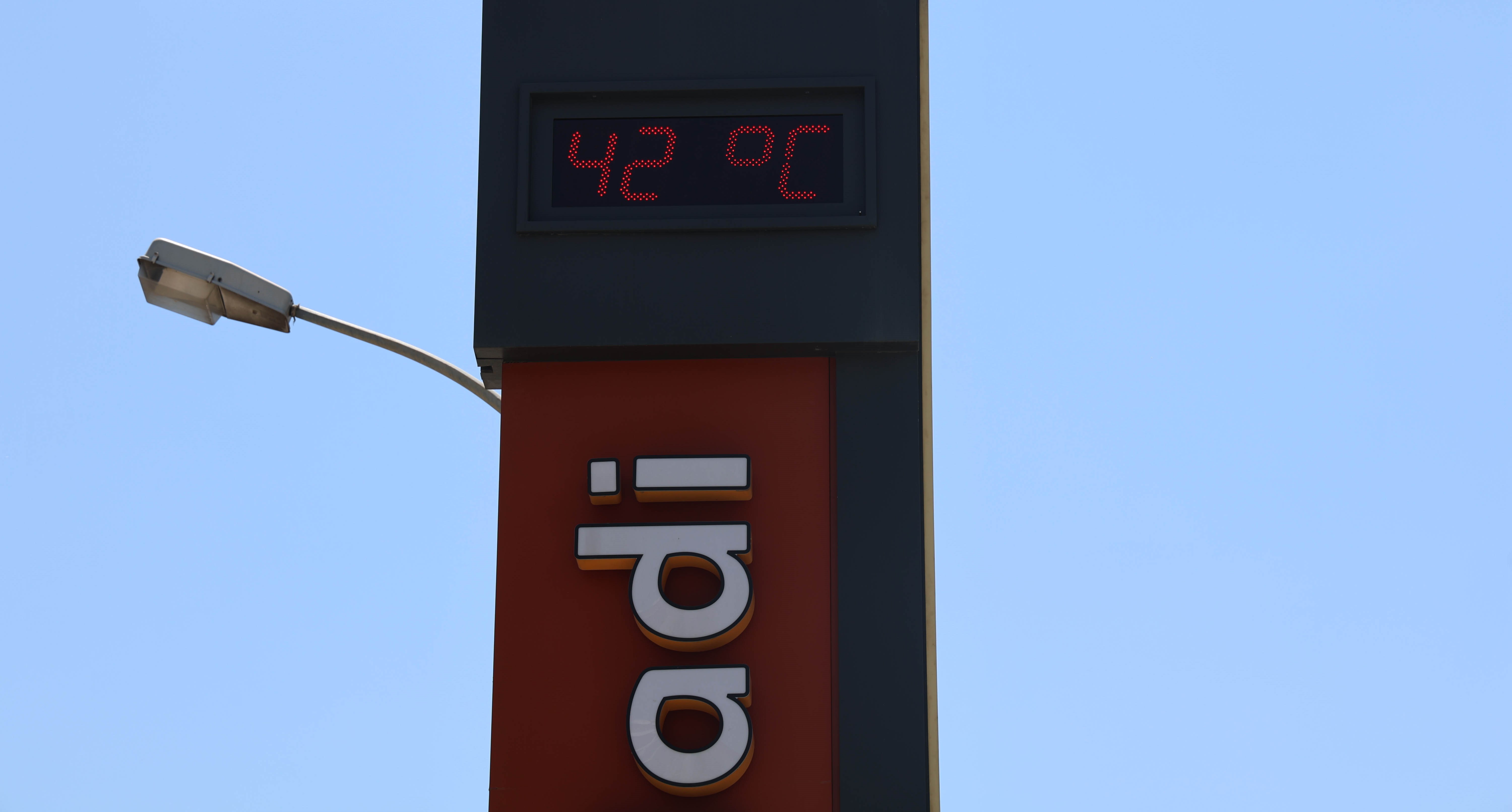 Adana’da sıcaklık 42 dereceyi gördü: Hissedilen sıcaklık 50 dereceye ulaştı