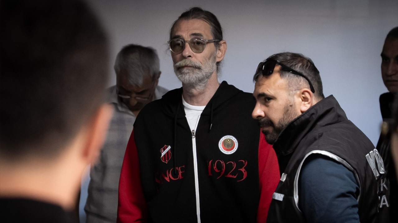 Etimesgut Belediyesi’ne operasyon: Erdal Beşikçioğlu dahil 52 kişi gözaltına alındı