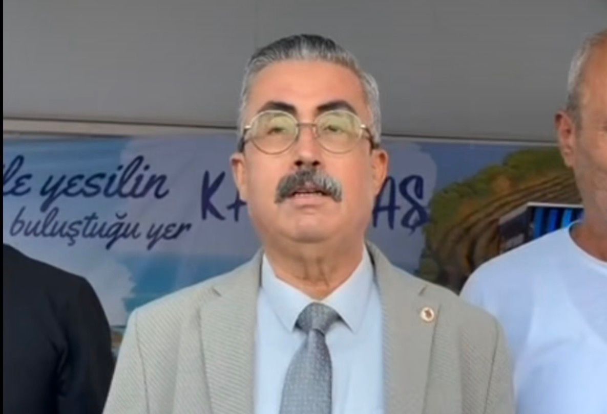Ali Bedrettin Karataş: "İlçemizin farklı noktalarında yol çalışmalarımız sürüyor"