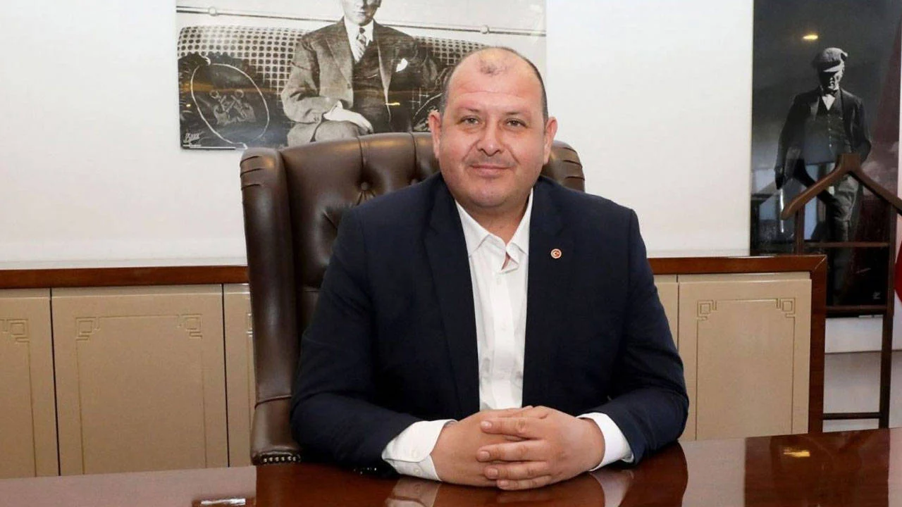 Menderes Belediyesi’ne operasyon: Başkan İlkay Çiçek dahil 13 kişi gözaltında