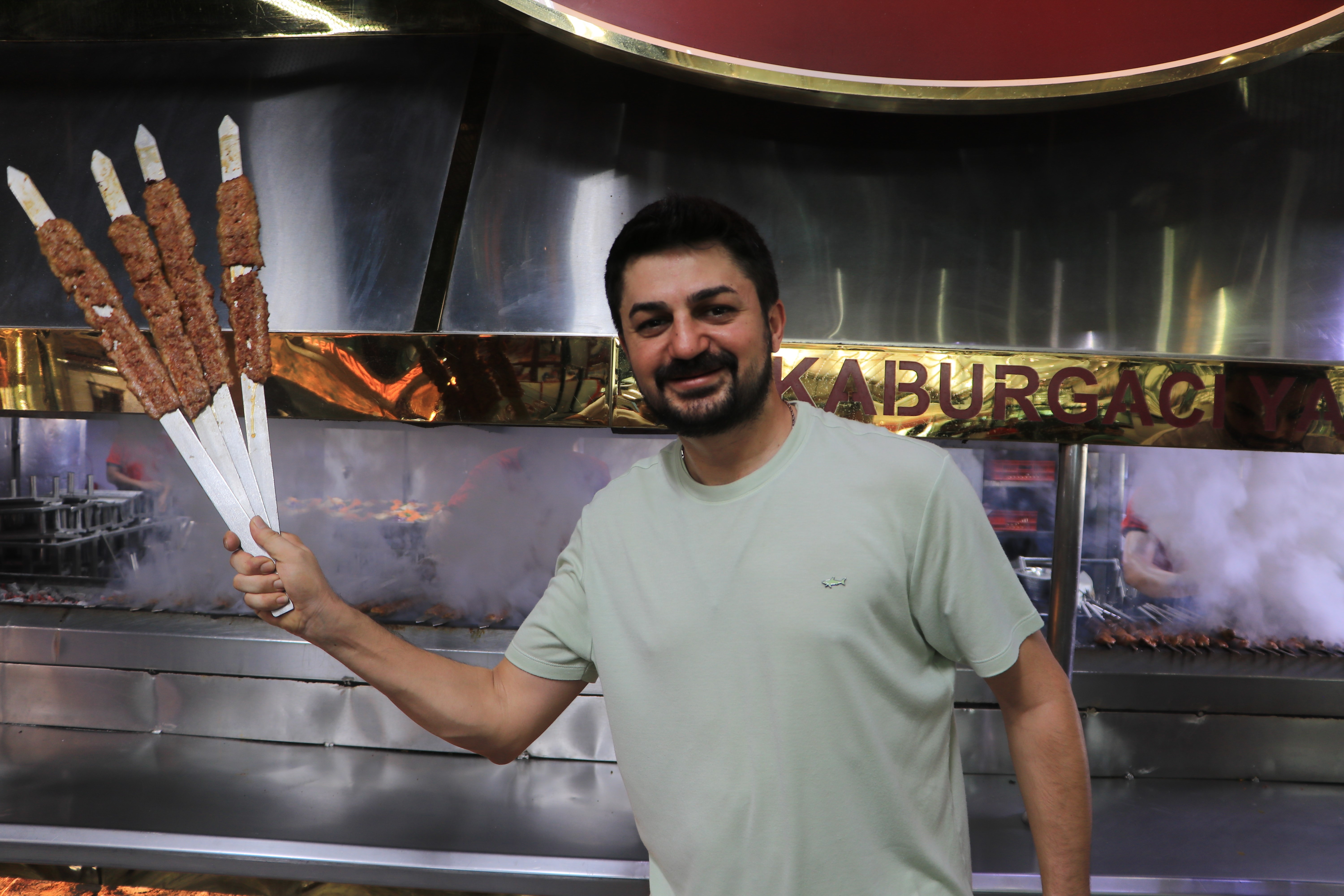 Adanalı kebap ustasından Rubinyan’a davet: “Gelsinler, gerginliği bir kebapla bitiririz”