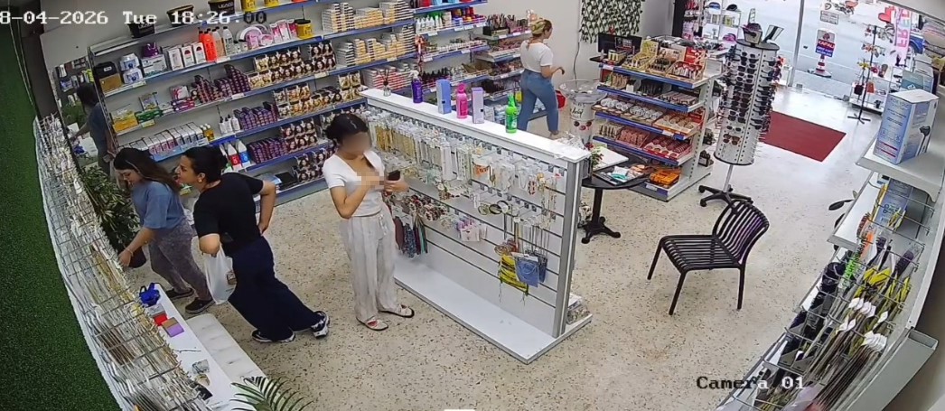 Adana’da takı dükkanında hırsızlık: O anlar kamerada