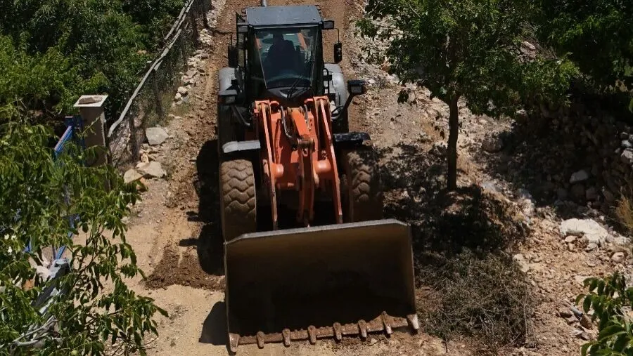 Feke Belediyesi’nden Çondu Mahallesi’nde yol çalışması
