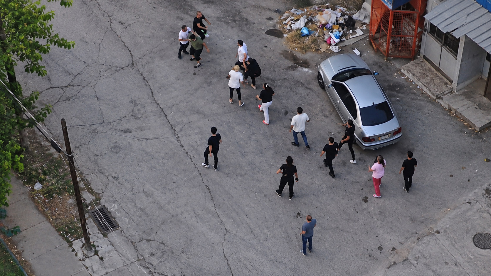 Adana’da taziye evinde silahlı kavga kamerada: Çok sayıda polis ekibi olay yerine sevk edildi
