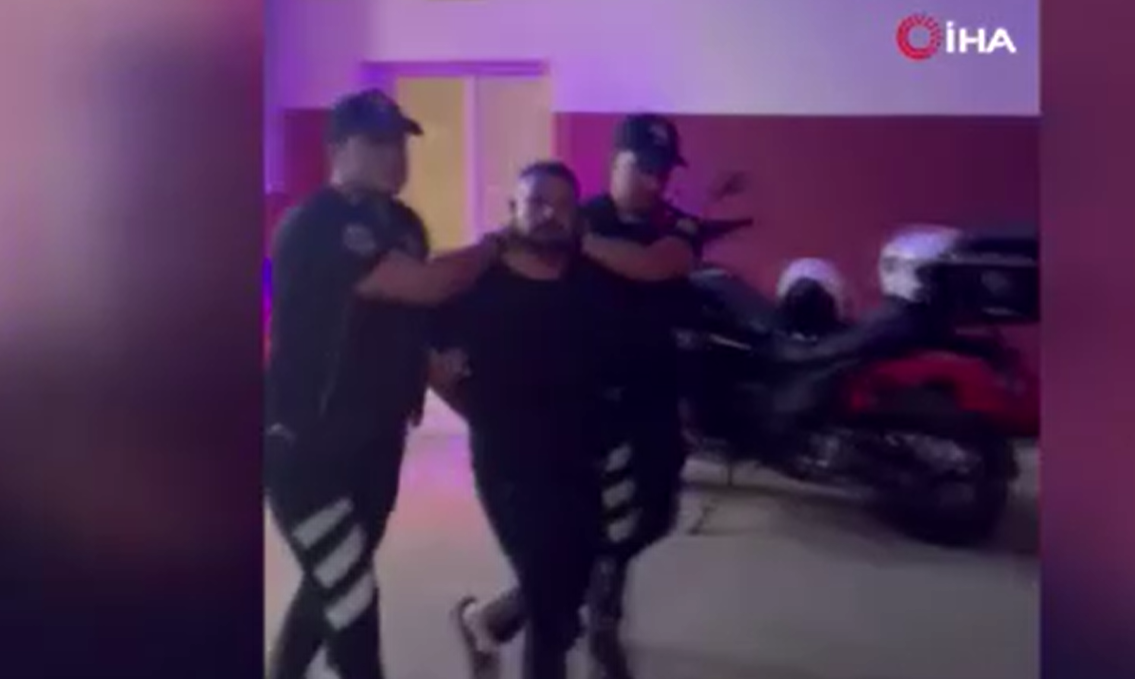 Adana’da taziye evinde silah çeken kişi gözaltına alındı