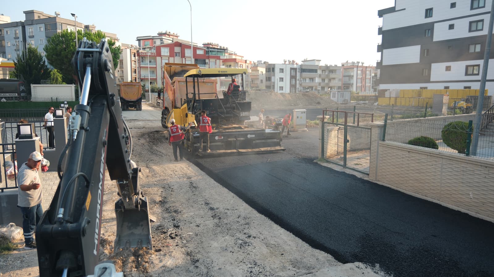 Ceyhan’da asfalt çalışmaları sürüyor