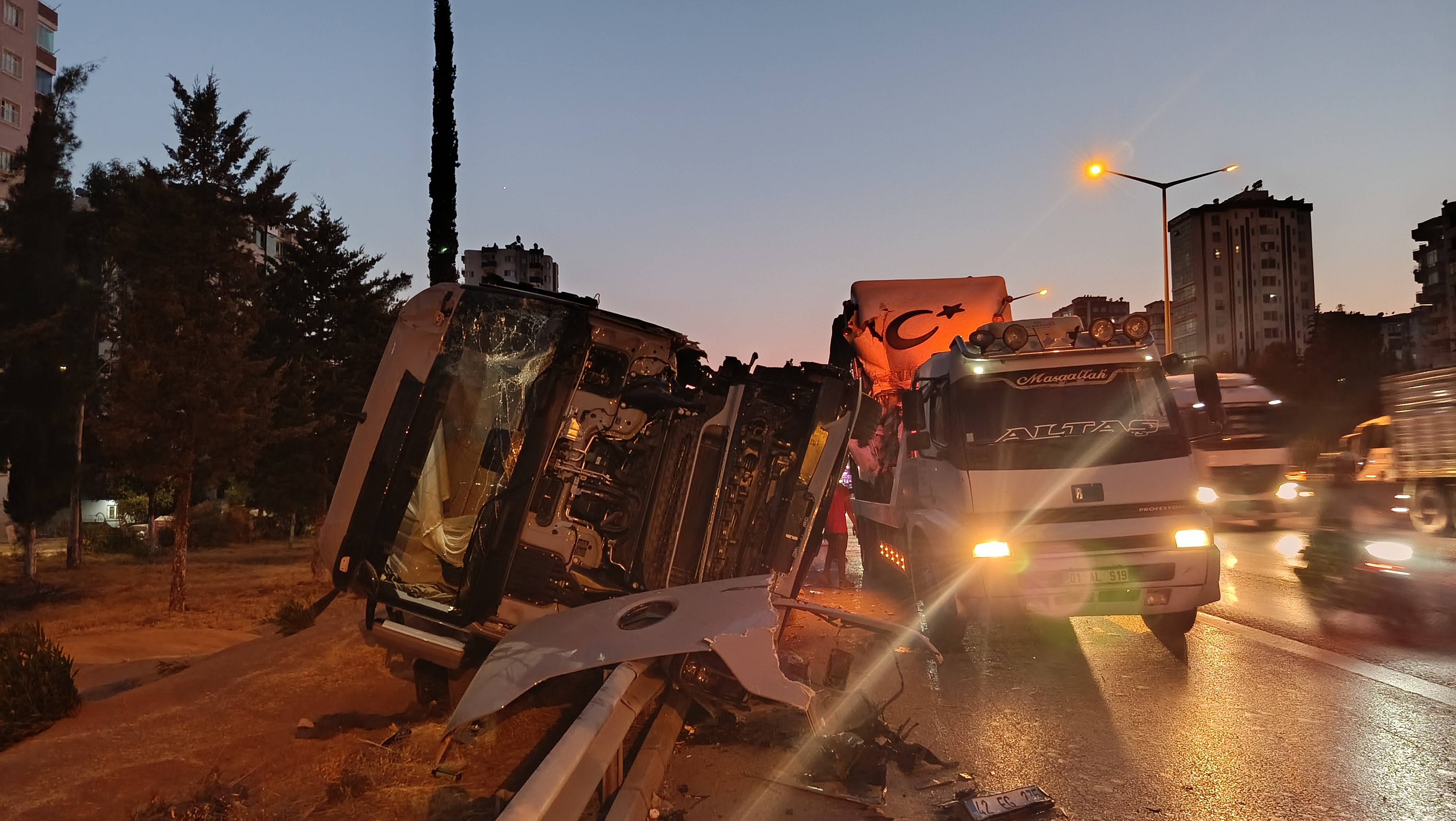 Adana'da zincirleme trafik kazası: 3 kişi yaralandı