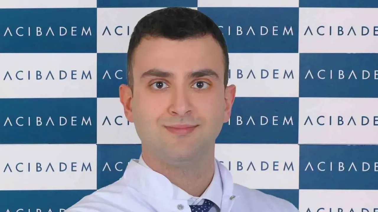 Periodontoloji Uzmanı Diş Hekimi Bedii Ender Topçu: “Geçmeyen ağız kokusu mutlaka araştırılmalı”