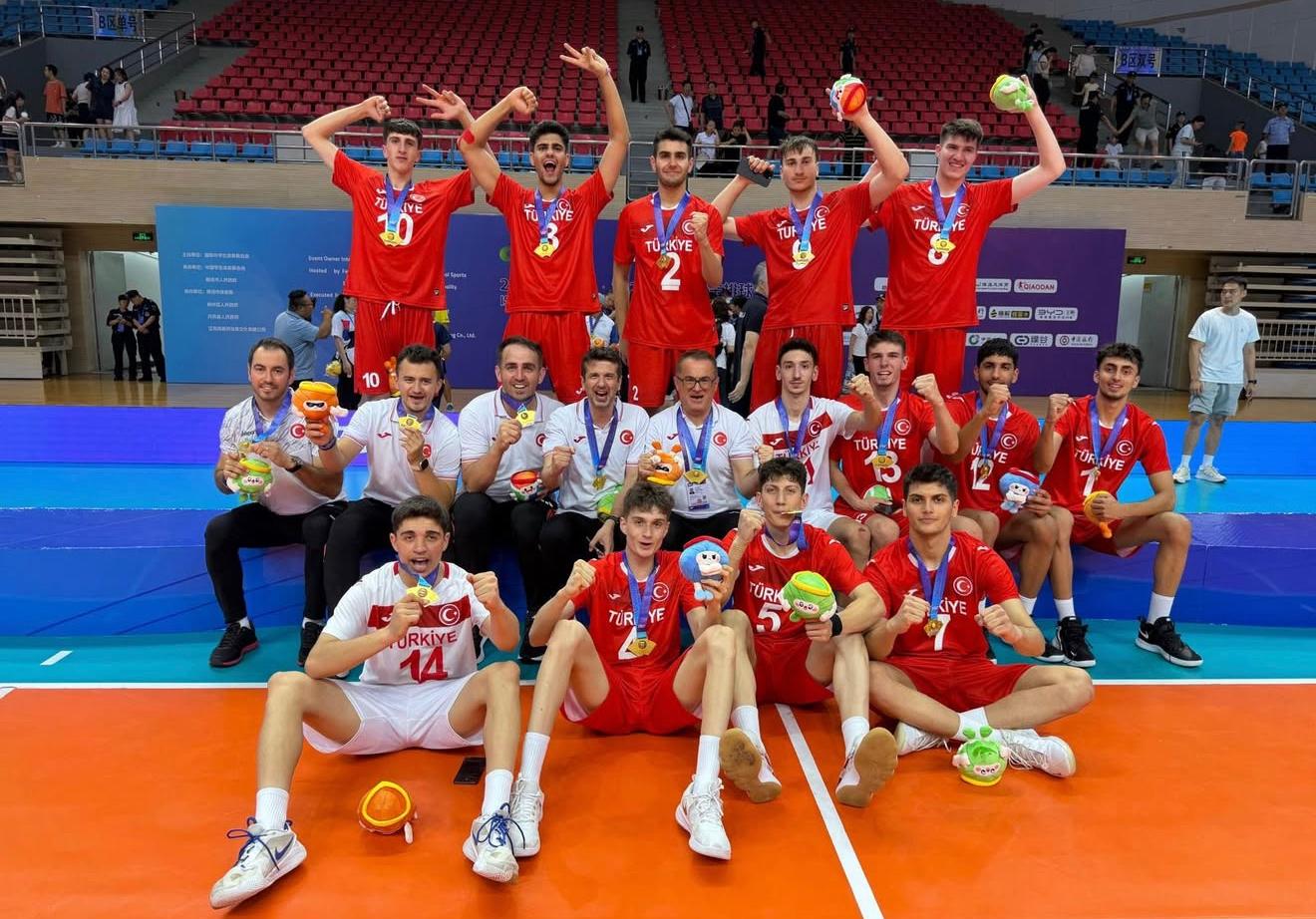 Adanalı sporculardan büyük gurur: TVF Spor Lisesi Erkek Voleybol Takımı dünya şampiyonu oldu