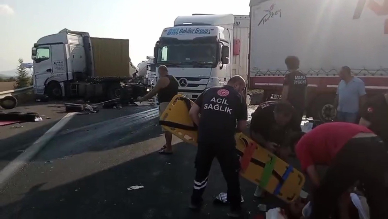 Ceyhan’da iki tır çarpıştı: 2 sürücü yaralandı