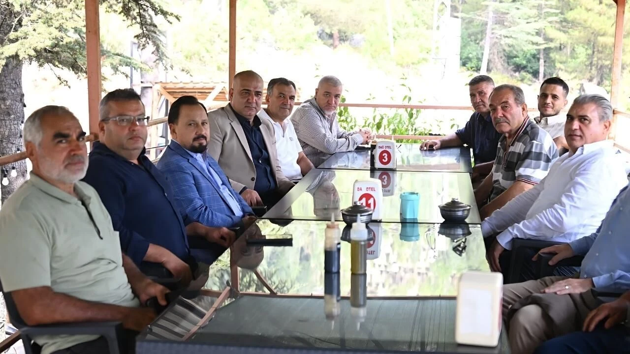 MHP Adana teşkilatı Aladağ’da vatandaşlarla buluştu