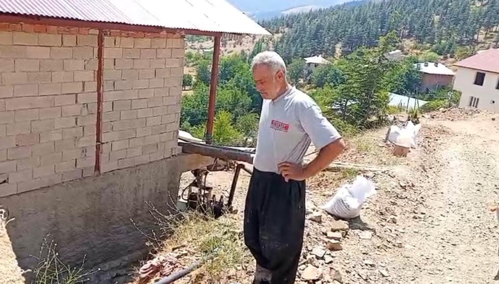 Kozan’da su borusu sorunu sürüyor: Mahalle sakininden yetkililere çağrı