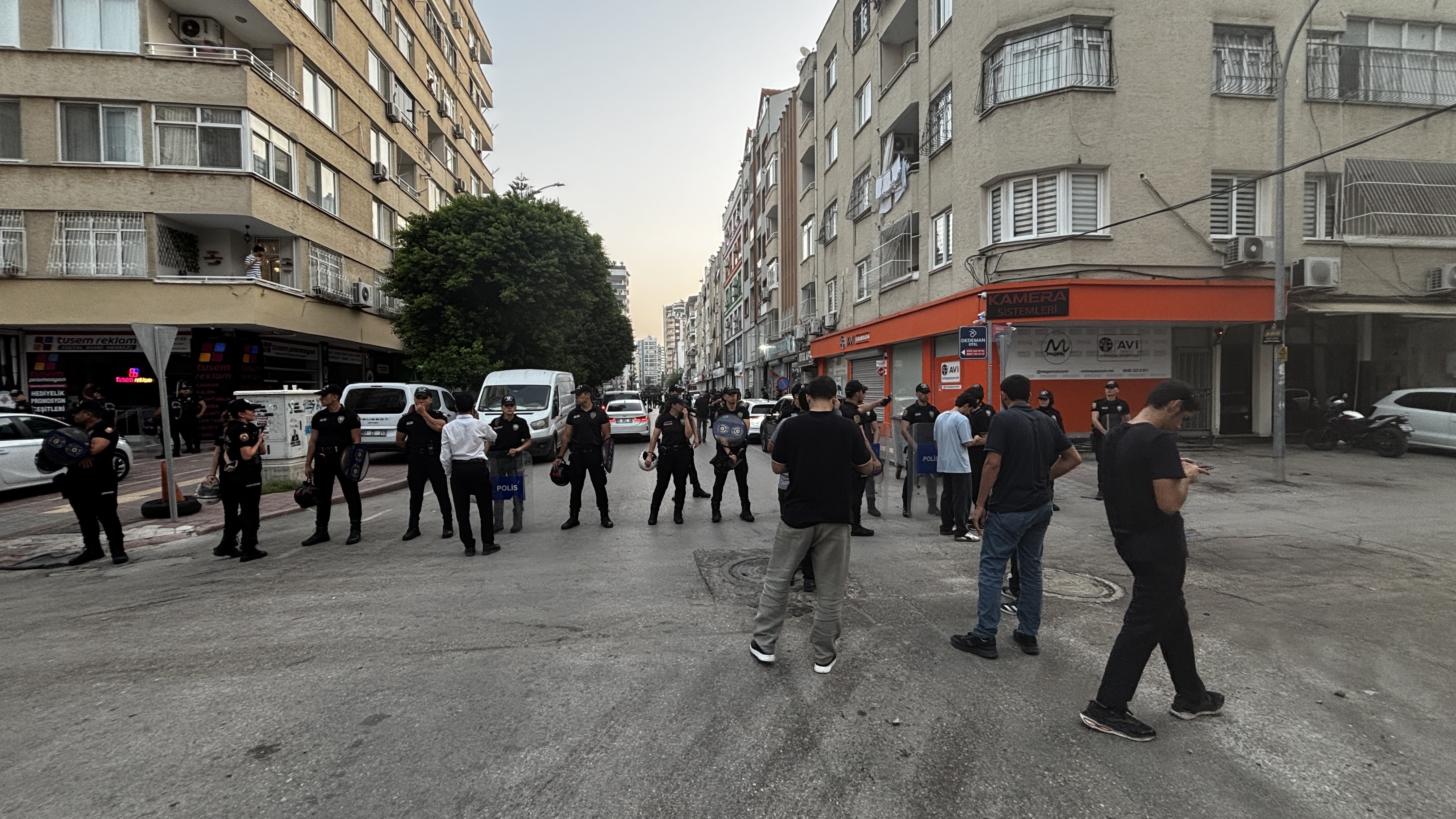Adana’da Furkan Vakfı’na şafak operasyonu: Alparslan Kuytul’un evinde arama yapıldı