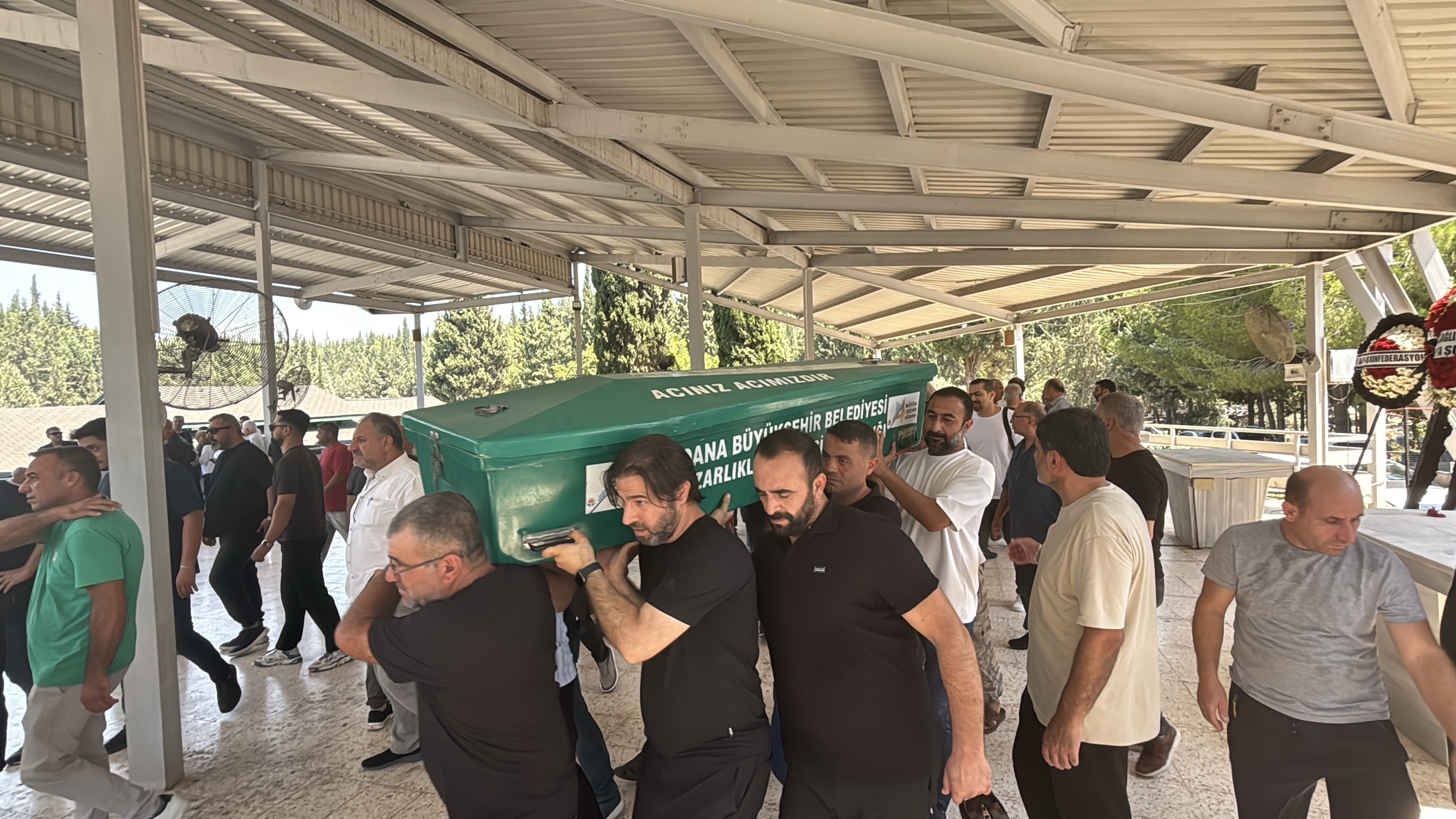 Adana’da silahlı saldırıda öldürülen baba ve oğlu yan yana defnedildi