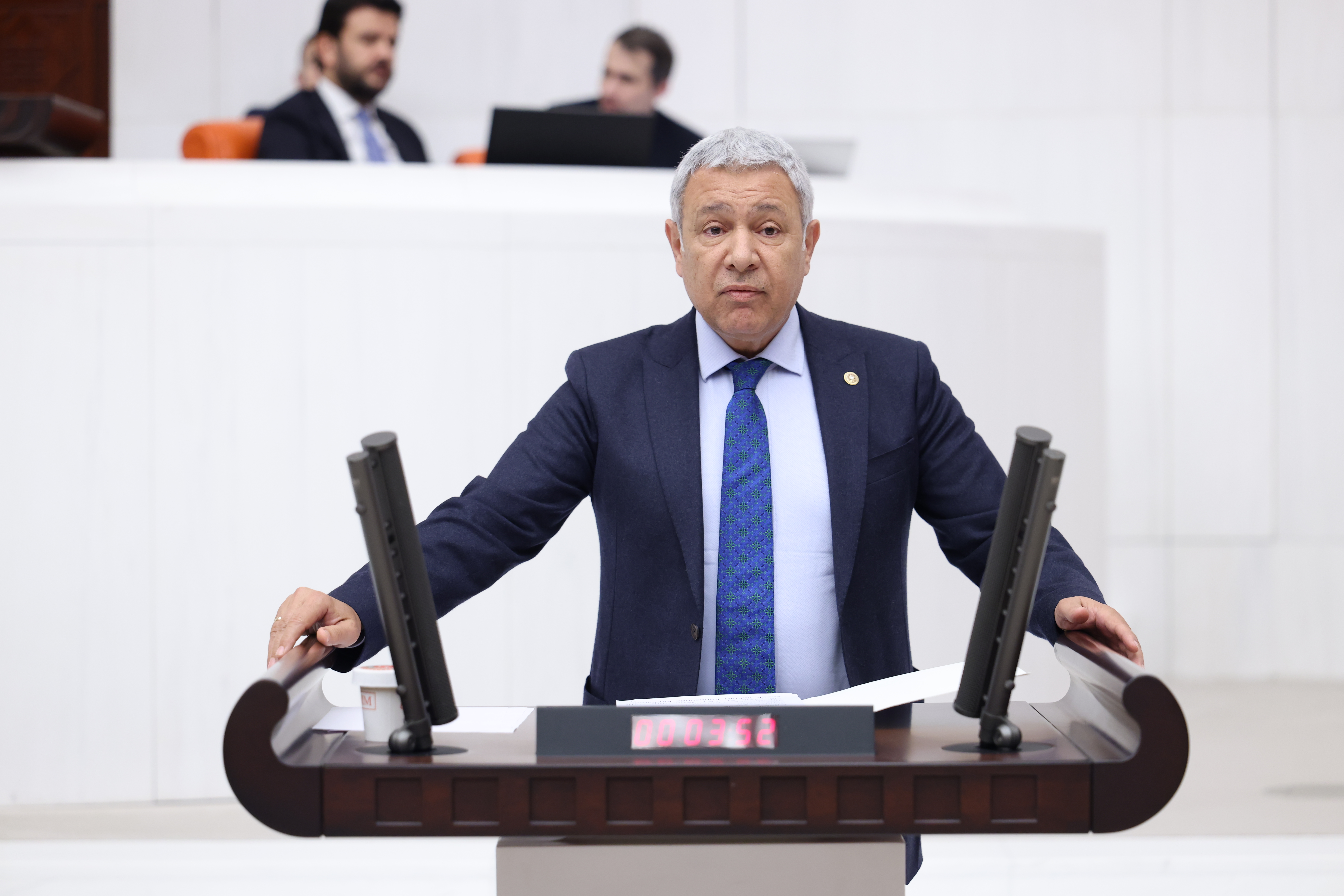 YENİ Parti Adana Milletvekili Orhan Sümer: “Vatandaş hem zamlı bilet alıyor hem garanti bedeli ödüyor”