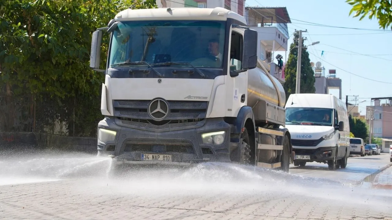Seyhan Belediyesi’nden ilçe genelinde kapsamlı temizlik çalışması