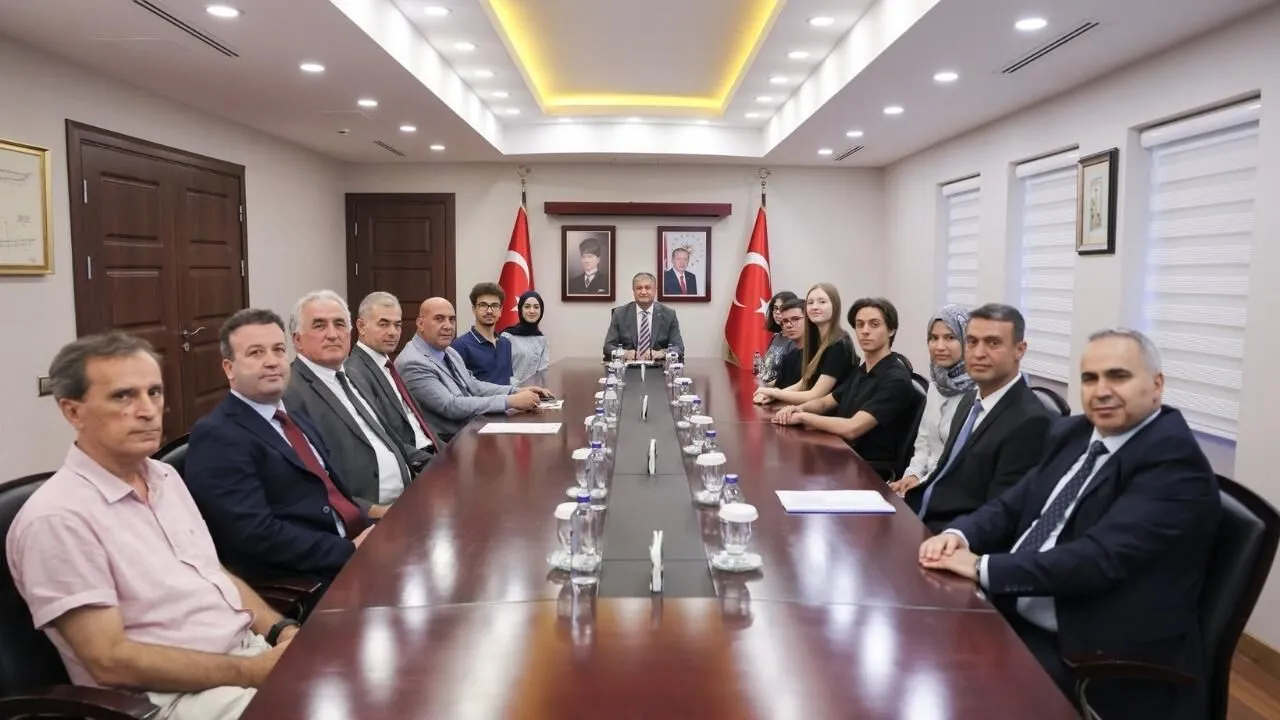 Vali Yavuz’dan YKS’de derece yapan öğrencilere tebrik