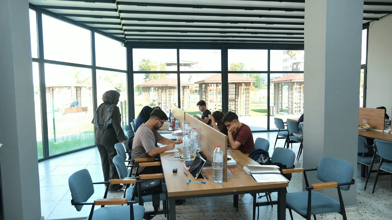Ceyhan’da öğrenciler için ücretsiz destek: Kütüphane ve rehberlik bir arada