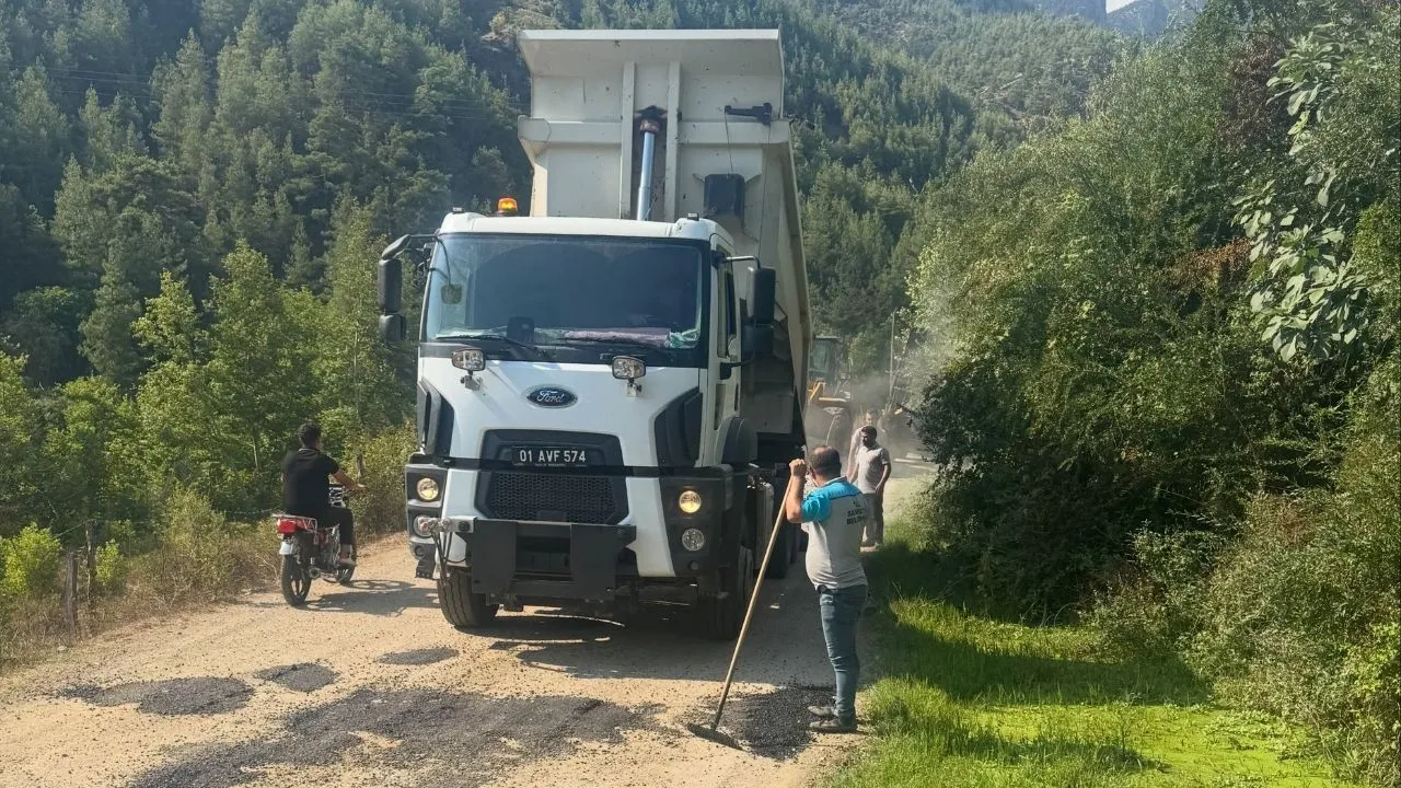 Saimbeyli’de yol çalışmaları tamamlandı: Üç noktada bakım ve asfalt uygulaması