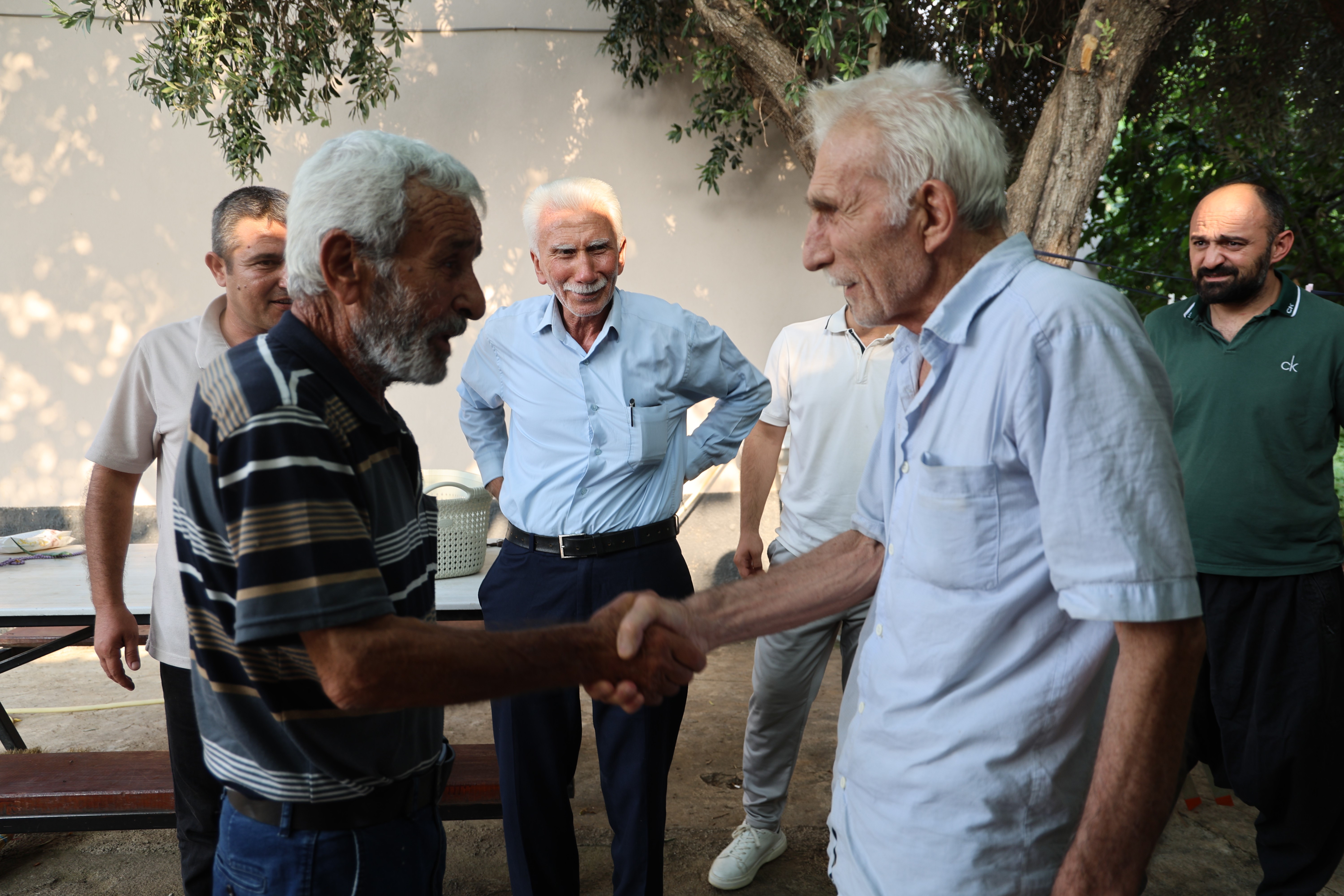 Kozan’da kazanın ardından iki dede helalleşti