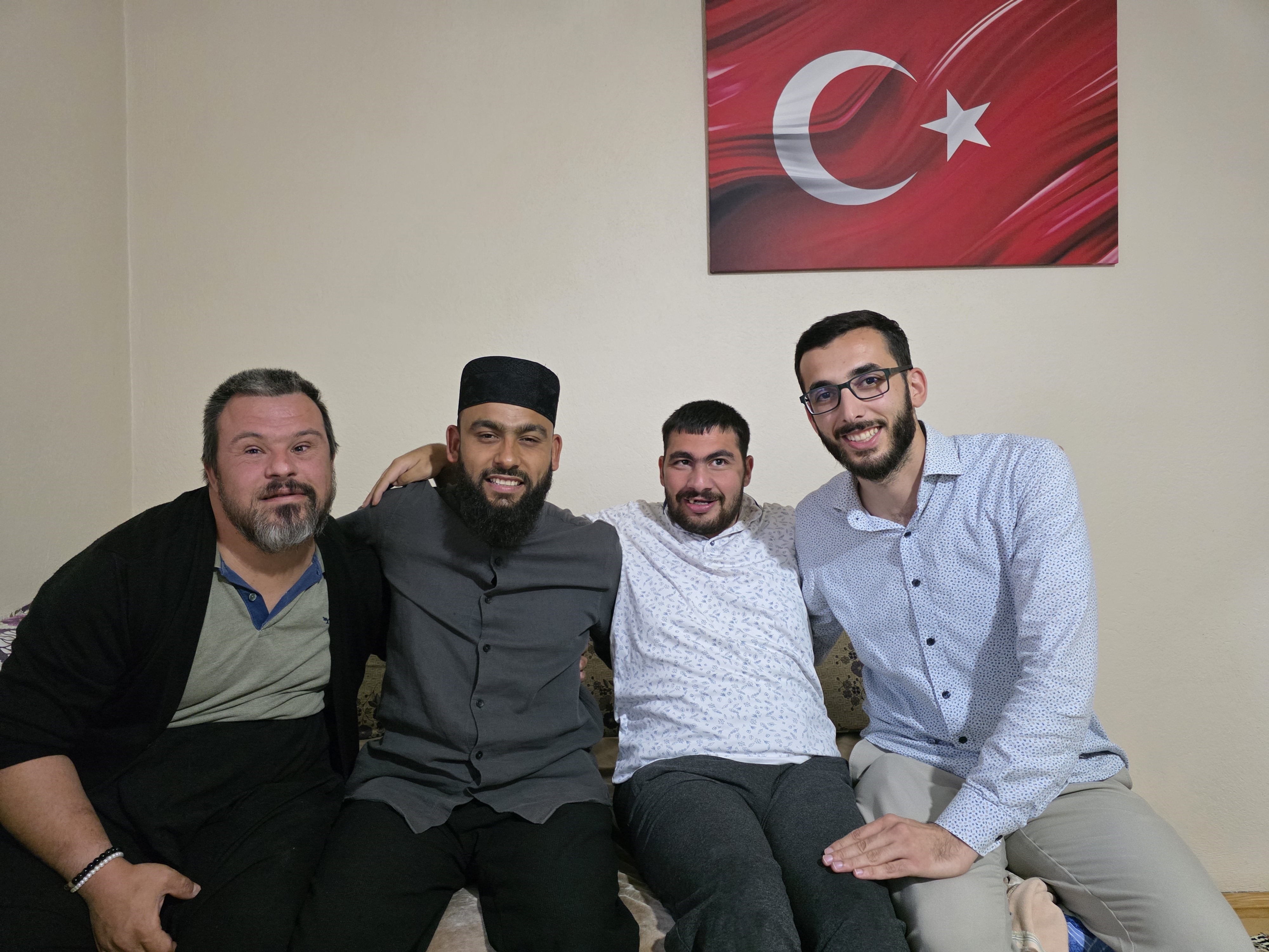 Down sendromlu Savaş'ın ilahi sevgisi fenomen Celal Karatüre'yi Feke'ye getirdi