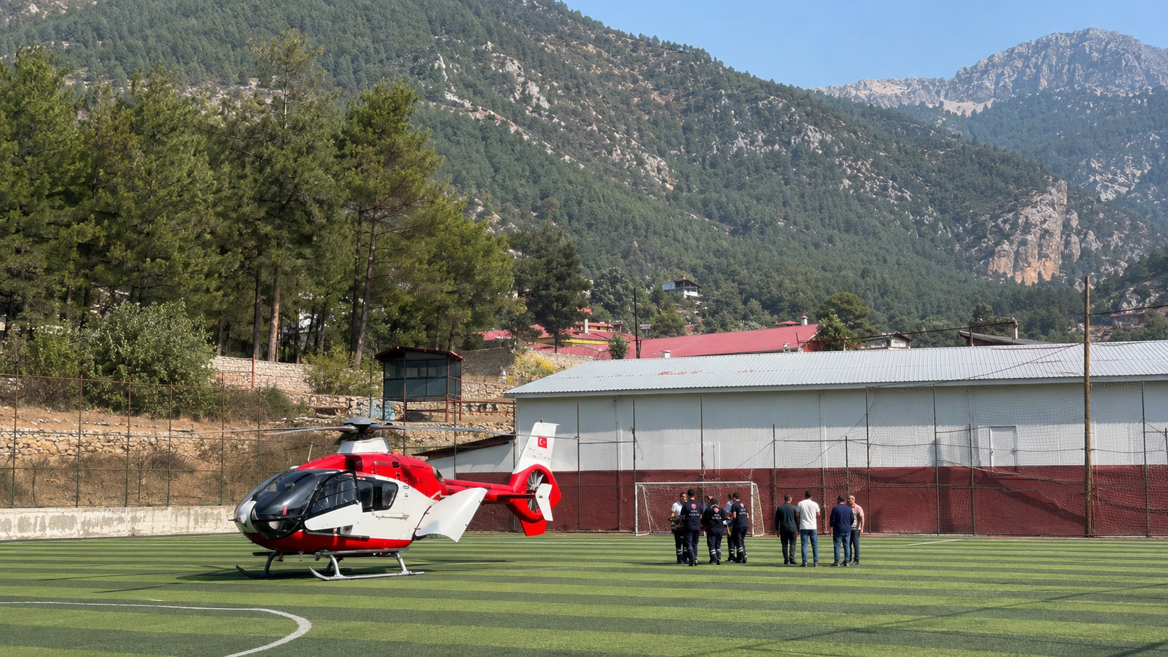 Feke’de kalp krizi geçiren hasta ambulans helikopterle Adana’ya sevk edildi