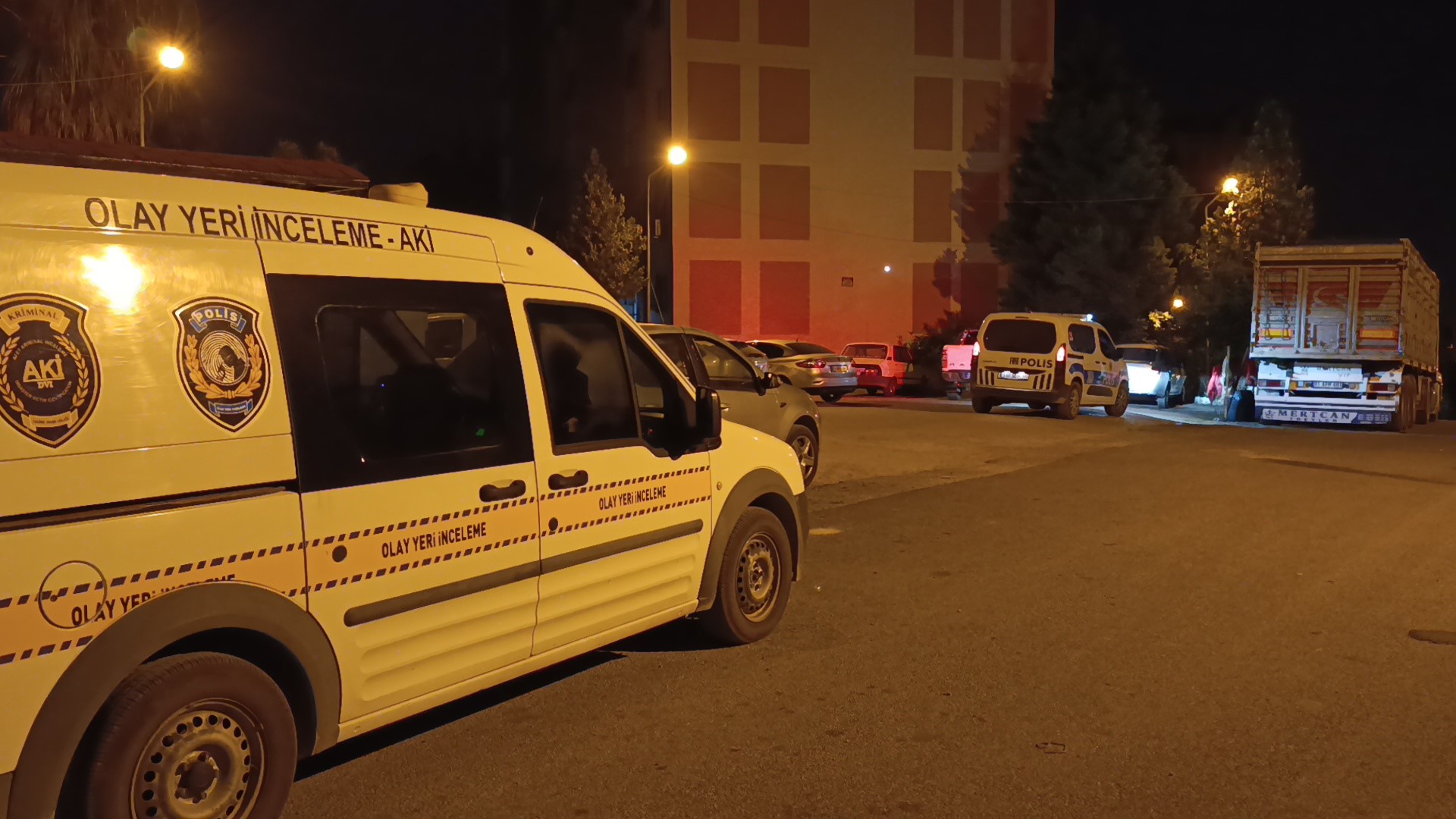 Kozan’da bıçaklı kavga: 26 yaşındaki genç ağır yaralandı