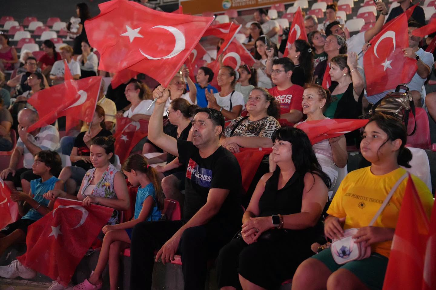 Çukurova'da 30 Ağustos coşkusu "Yüzyılın Destanı" ile yaşandı