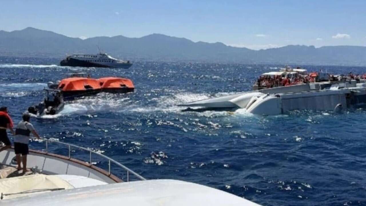 Girne açıklarında yolcu gemisi alabora oldu: 6 kişi hayatını kaybetti