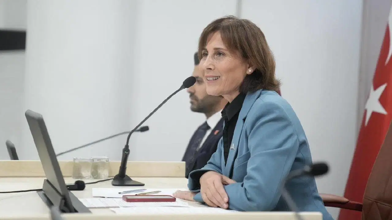 Oya Tekin’den tutukluluğa tepki: “Çocuklarıma ve memleketime kavuşmak için ne yapmalıyım?”