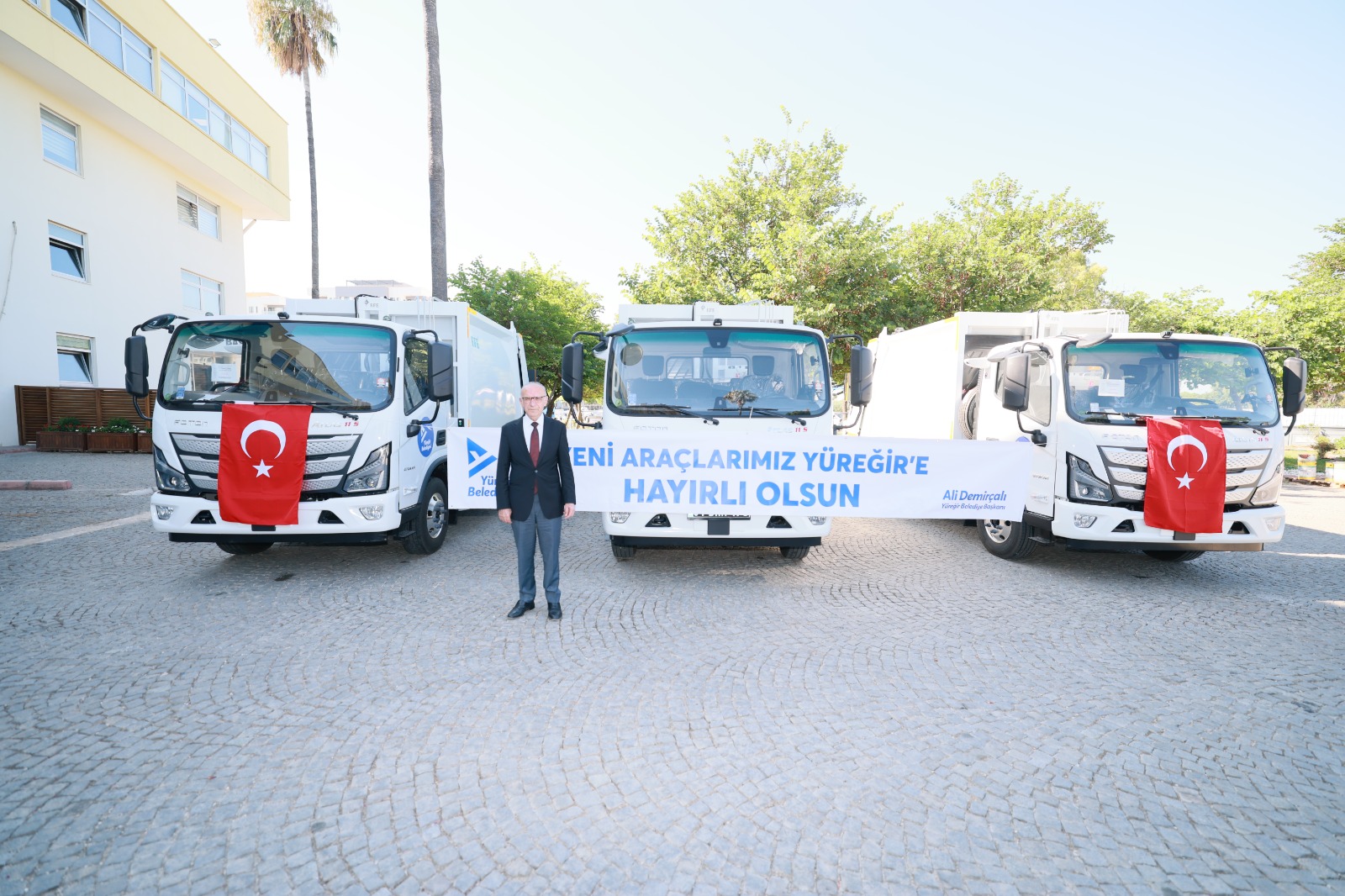 Yüreğir Belediyesi araç filosunu güçlendirdi: 4 yeni araç hizmete alındı