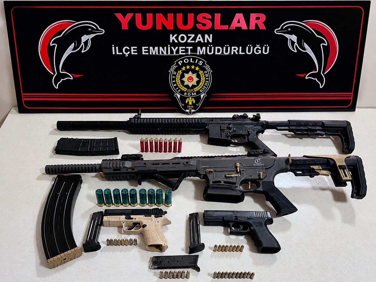 Kozan’da polis denetimleri: 4 tabanca, 2 av tüfeği ele geçirildi