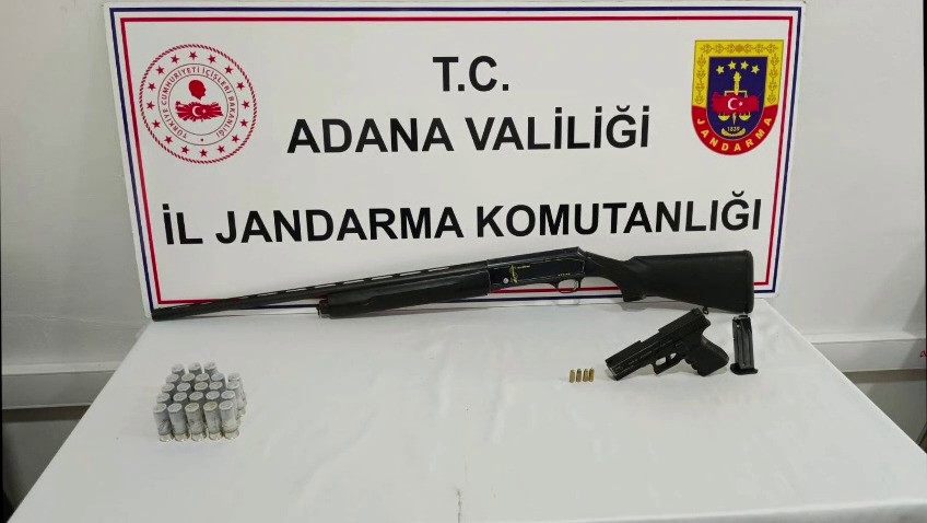 Ceyhan’da ruhsatsız silah operasyonu: 4 şüpheli gözaltına alındı