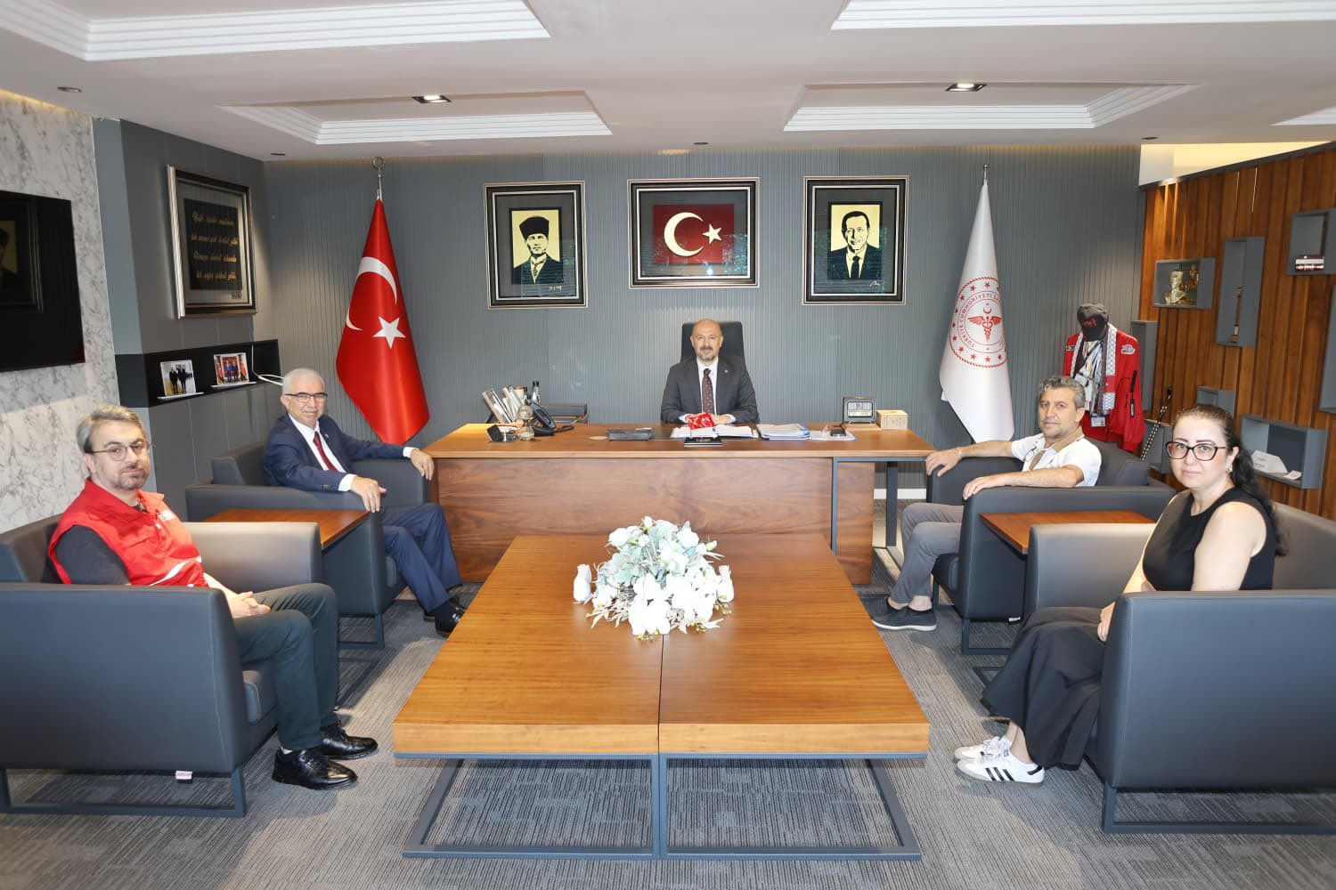 Nacar: "Kızılay ile omuz omuzayız"