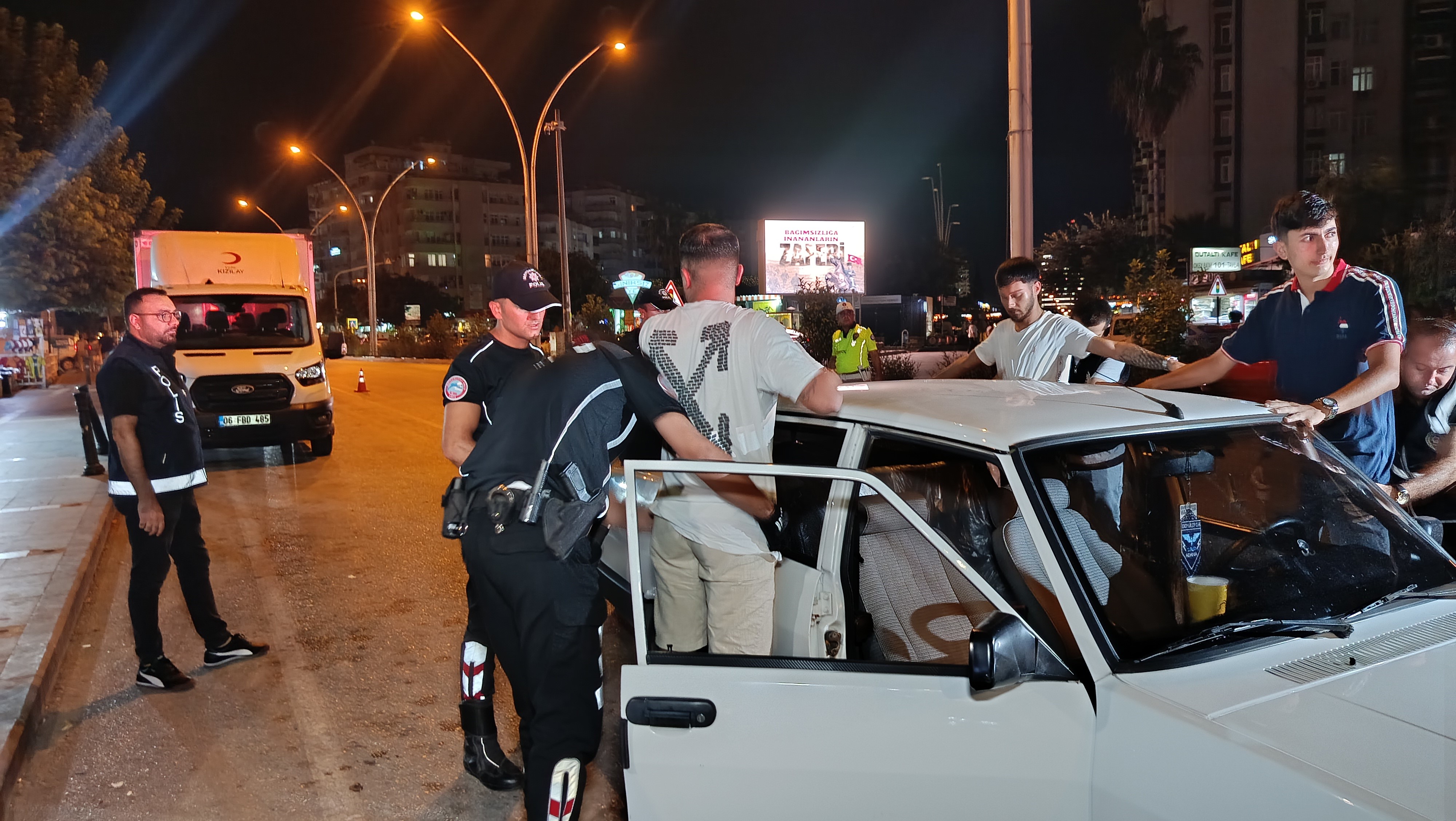 Adana’da ‘Huzur ve Güven’ uygulamasında 38 aranan kişi yakalandı