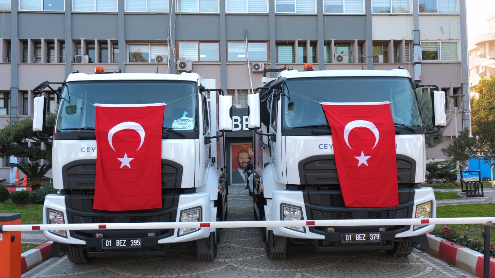 Ceyhan Belediyesi araç filosunu 2 yeni kamyonla güçlendirdi