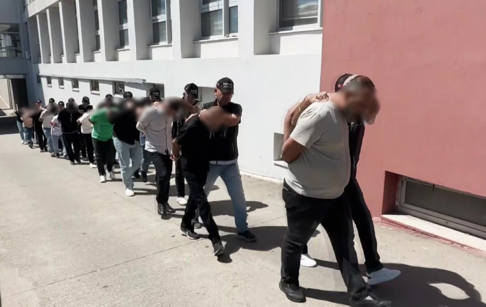 Adana’da uyuşturucu operasyonu: 14 şüpheliden 9’u tutuklandı