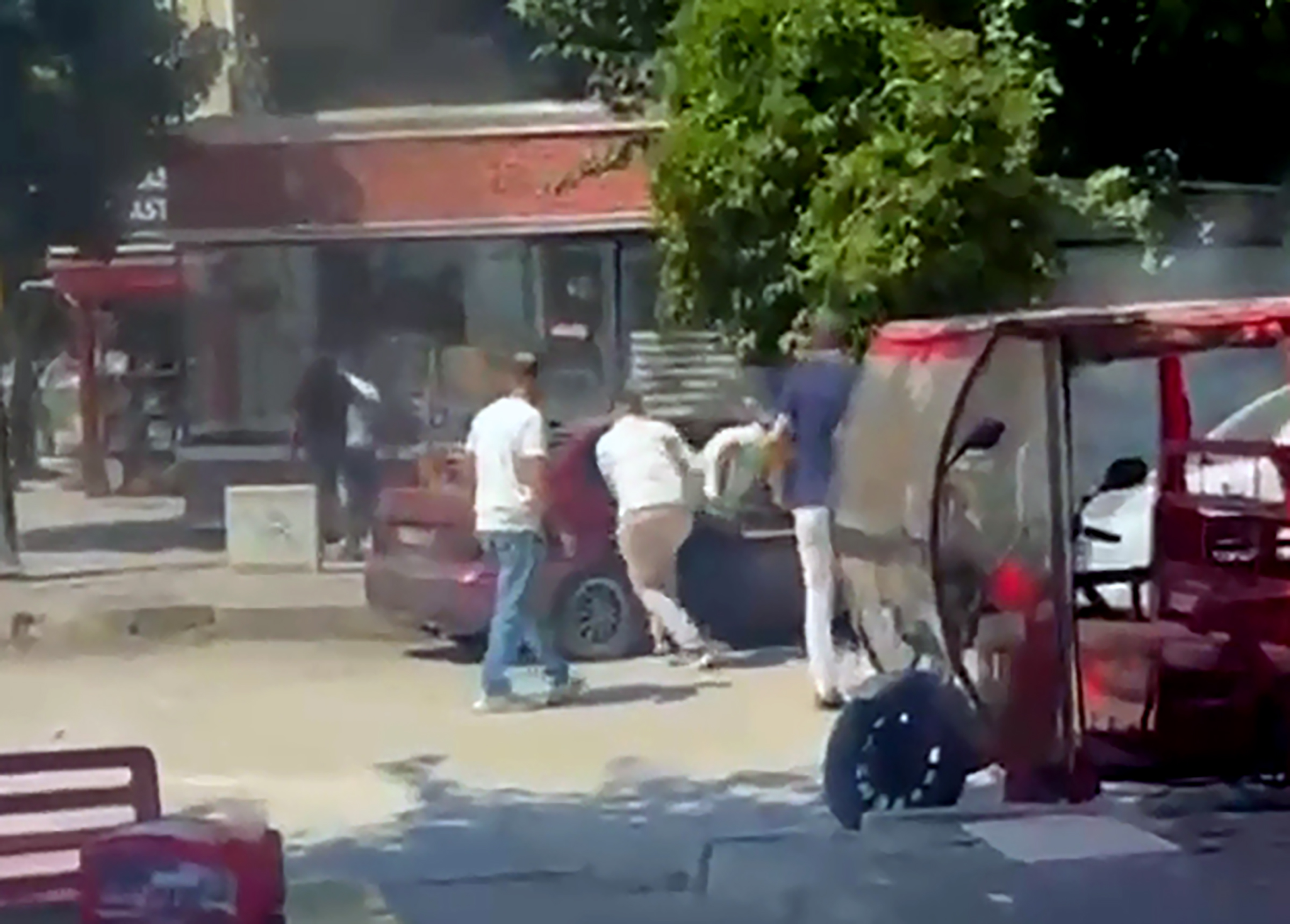 Seyhan’da husumetlilerine sopalarla saldırdılar: 4 şüpheli tutuklandı