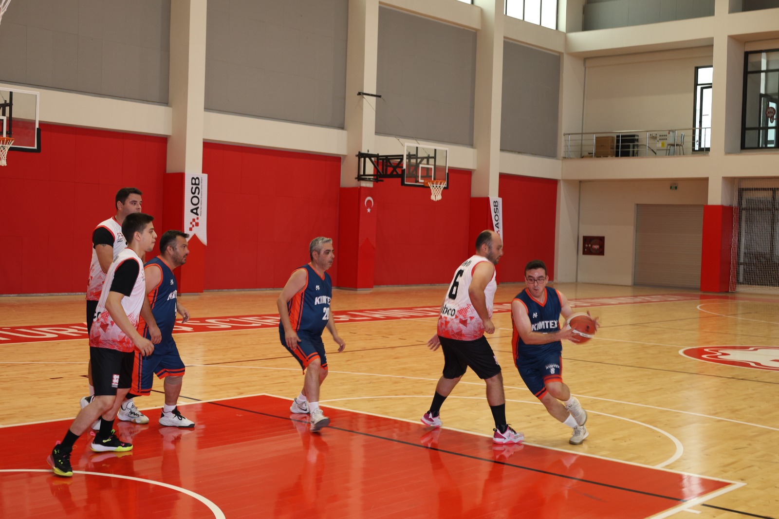 AOSB’de basketbol heyecanı başladı: 3. Geleneksel Turnuva’da ilk maçlar oynandı