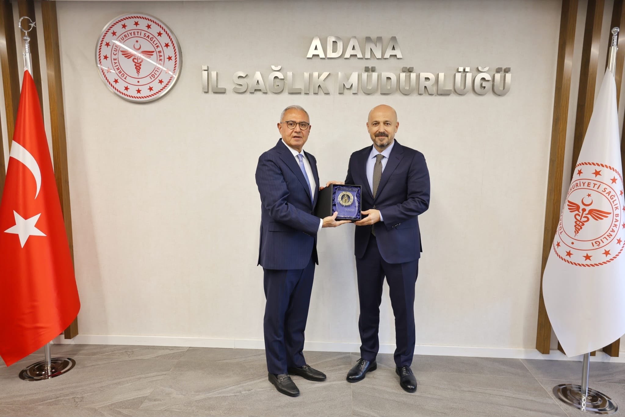 Adana İl Sağlık Müdürü Uzm. Dr. Halil Nacar ile AOSB Başkanı Bekir Sütcü çalışan sağlığını görüştü