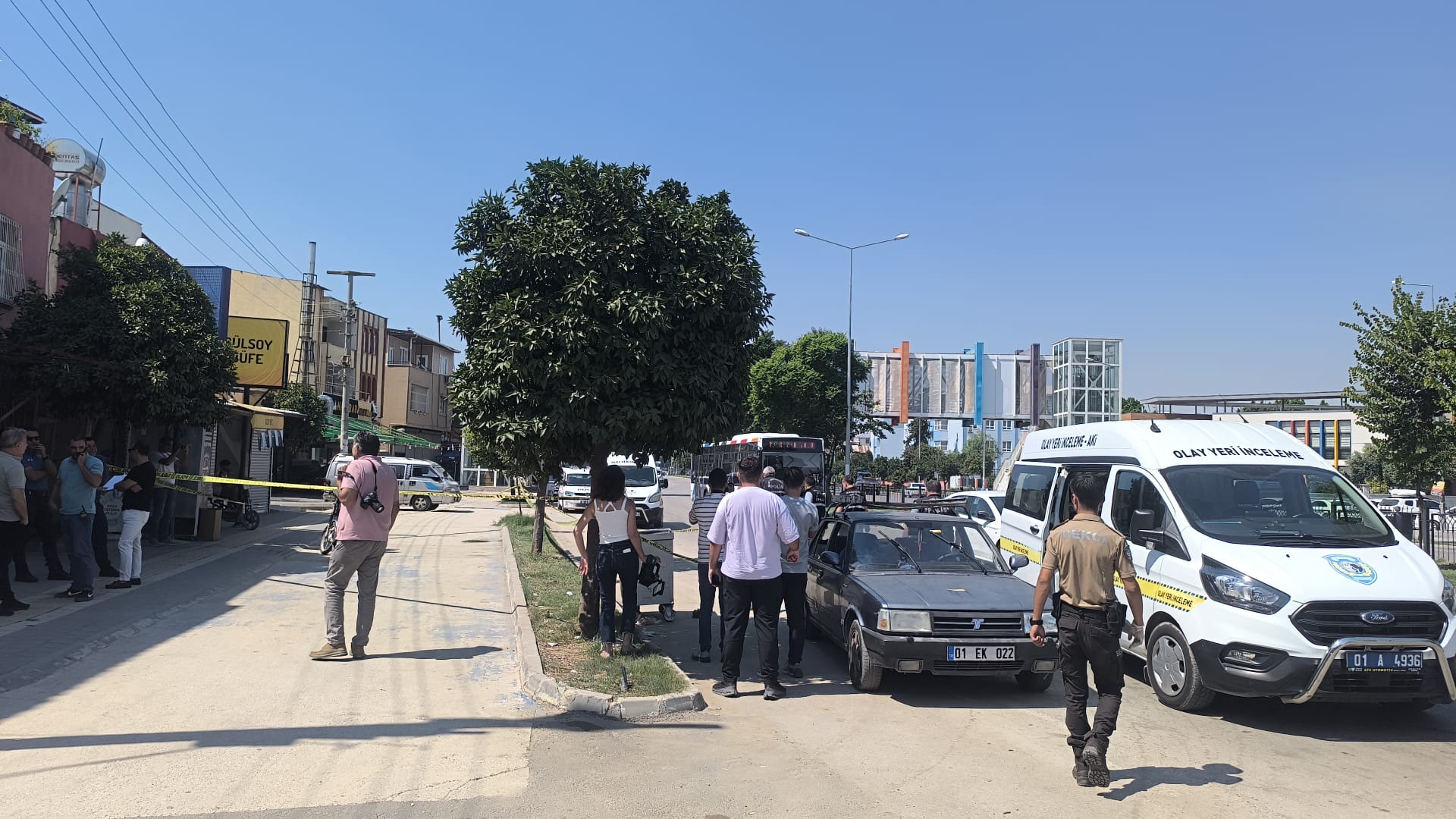 Adana’da önünü kestikleri araca silahlı saldırı: 2 kişi hayatını kaybetti, 3 kişi yaralandı