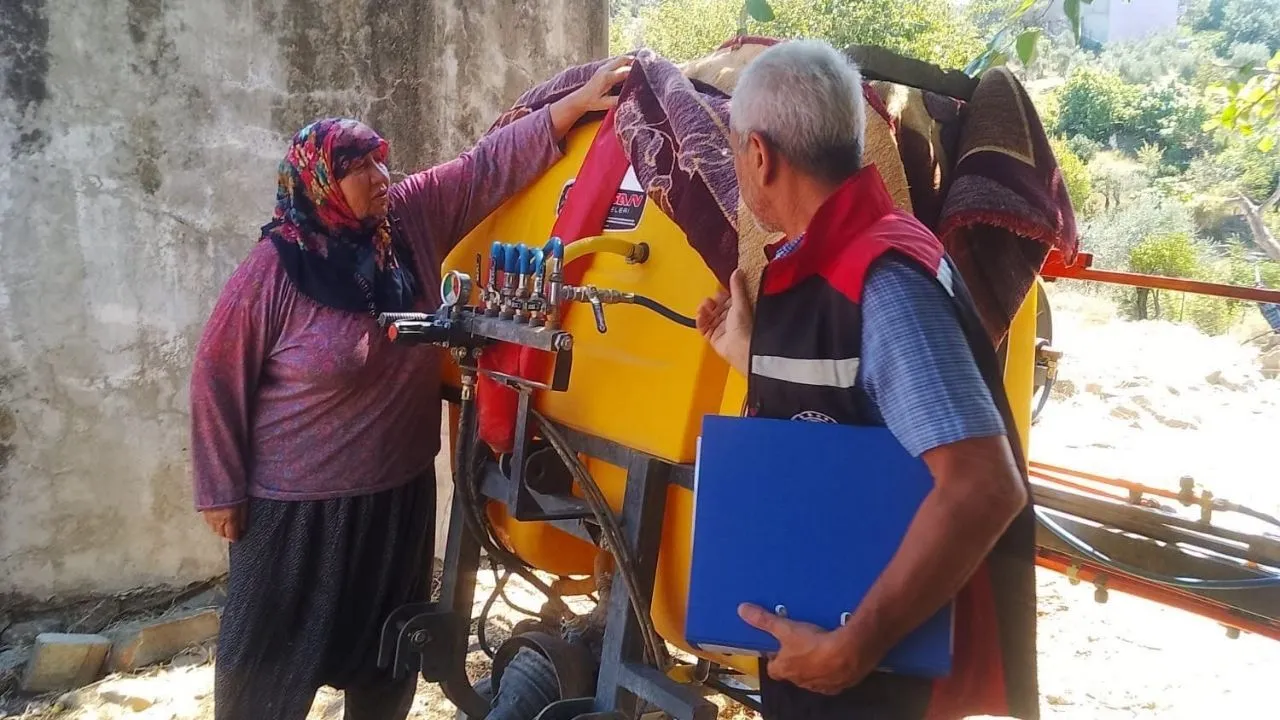 Kozan’da çiftçilere verilen tarım makineleri sahada denetleniyor