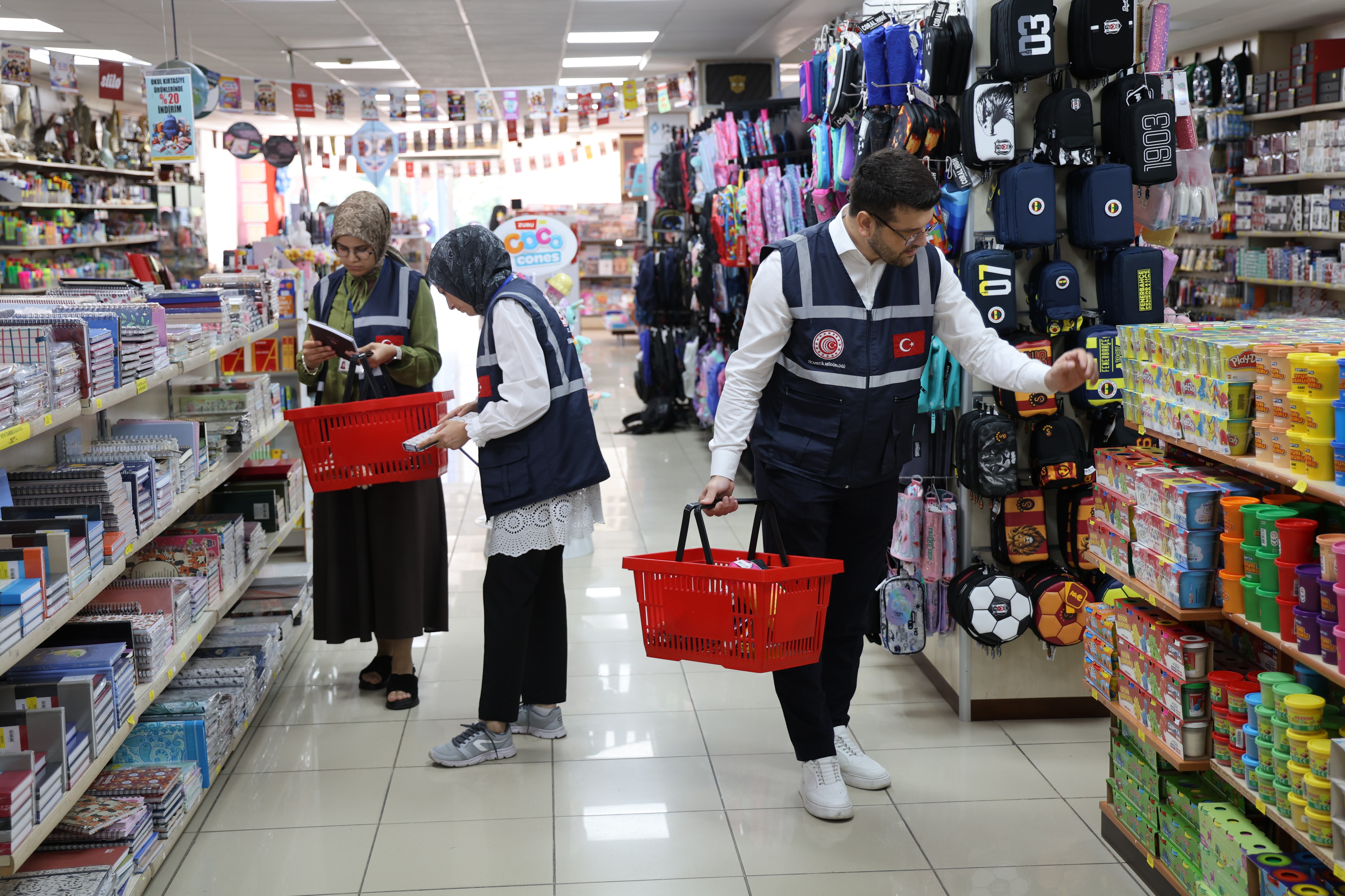 Adana’da kırtasiyelere fiyat ve ürün güvenliği denetimi