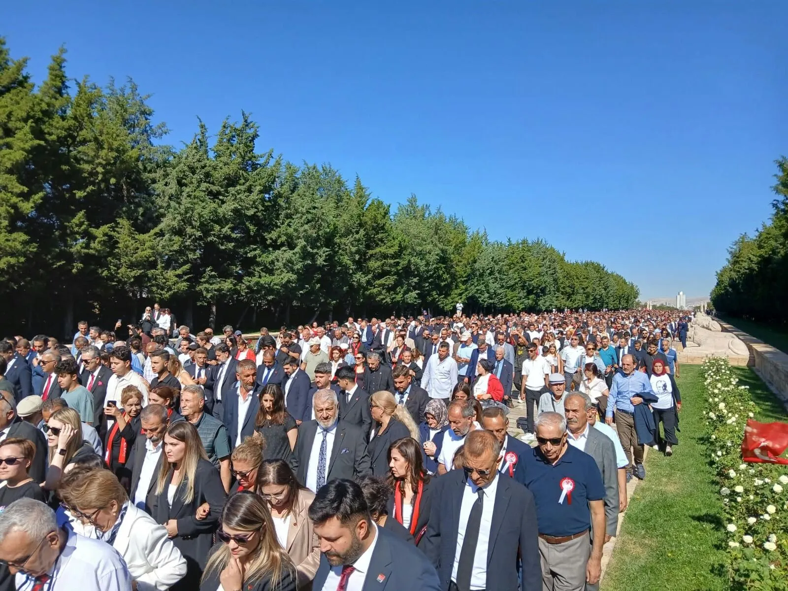 CHP’nin 103. kuruluş yıl dönümünde Adana’dan Ankara’ya yoğun katılım