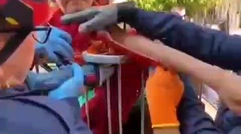 Adana’da oyun oynarken yaralandı: Koluna demir saplandı