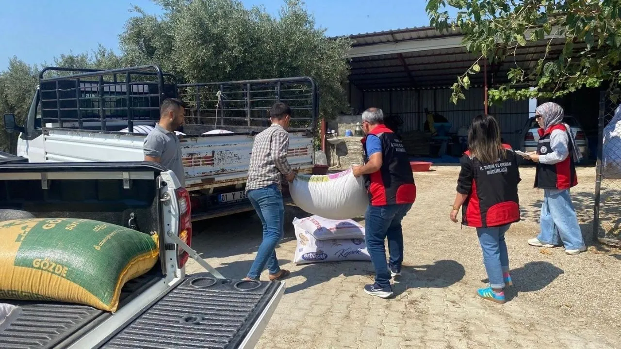 Kozan’daki yangından etkilenen üreticilere 24 ton yem desteği