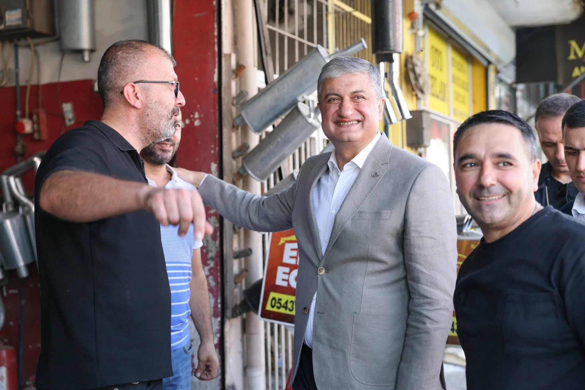 Vali Mustafa Yavuz’dan Mehmet Akif Ersoy Caddesi’nde esnaf ziyareti