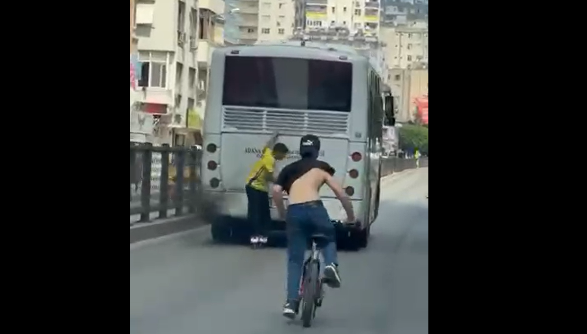 Seyhan’da patenli gencin tehlikeli yolculuğu kamerada